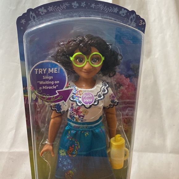 Disney’s Encanto Mirabel 11 inch singing feature fashion doll - Picture 2 of 3